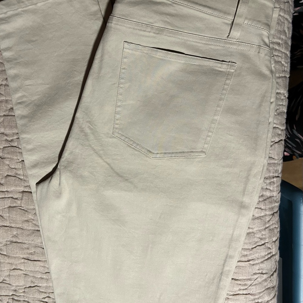Eileen Fisher Light weight cream colored 5 pocket jeans